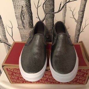 NWT Vans Asher Embossed Slip On Loafer